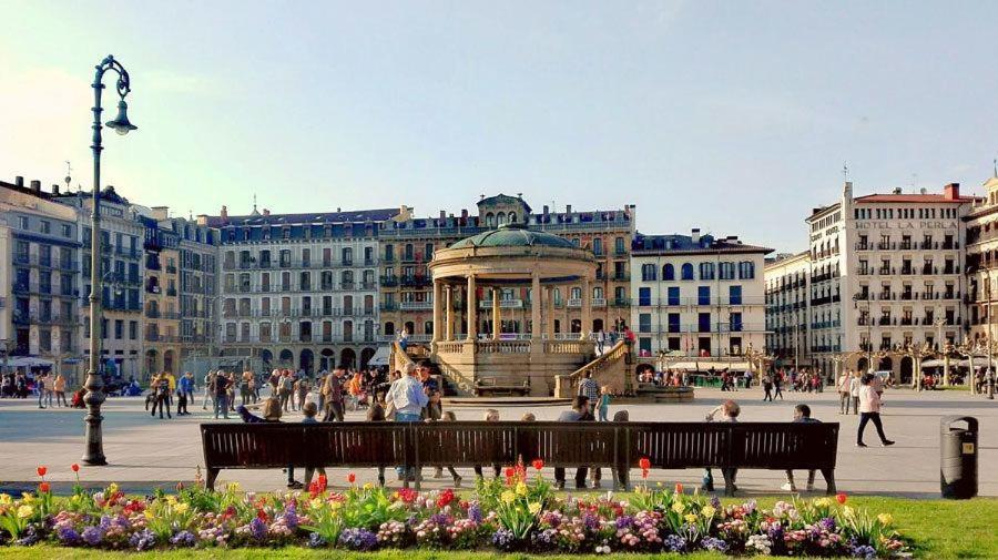Espacioso Apartamento En El Centro De Pamplona Exteriér fotografie